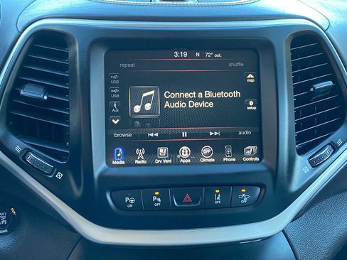 Used 2016 Jeep Cherokee Overland w/ Technology Group AWD/4WD image 19
