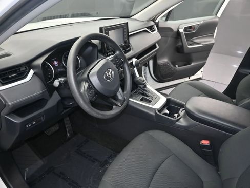 Used 2020 Toyota RAV4 LE FWD image 13