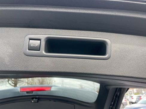 Used 2023 Toyota Highlander XLE image 45