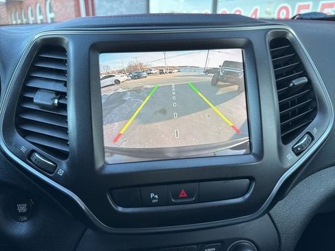 Used 2020 Jeep Cherokee Trailhawk w/ Cold Weather Group image 8