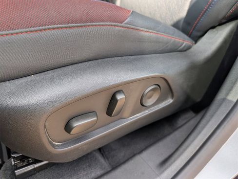 Used 2025 Chevrolet Equinox RS image 10