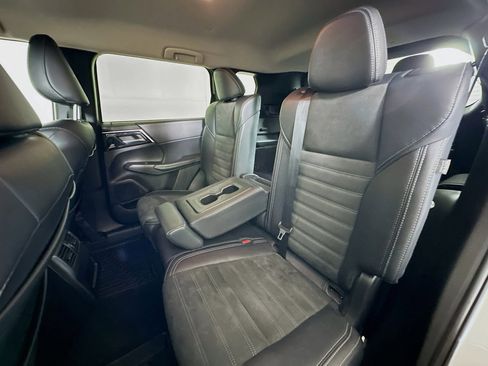 Used 2024 Mitsubishi Outlander SE image 28