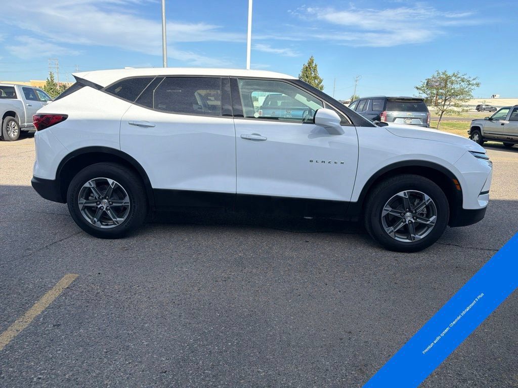 Used 2025 Chevrolet Blazer LT AWD/4WD image 3