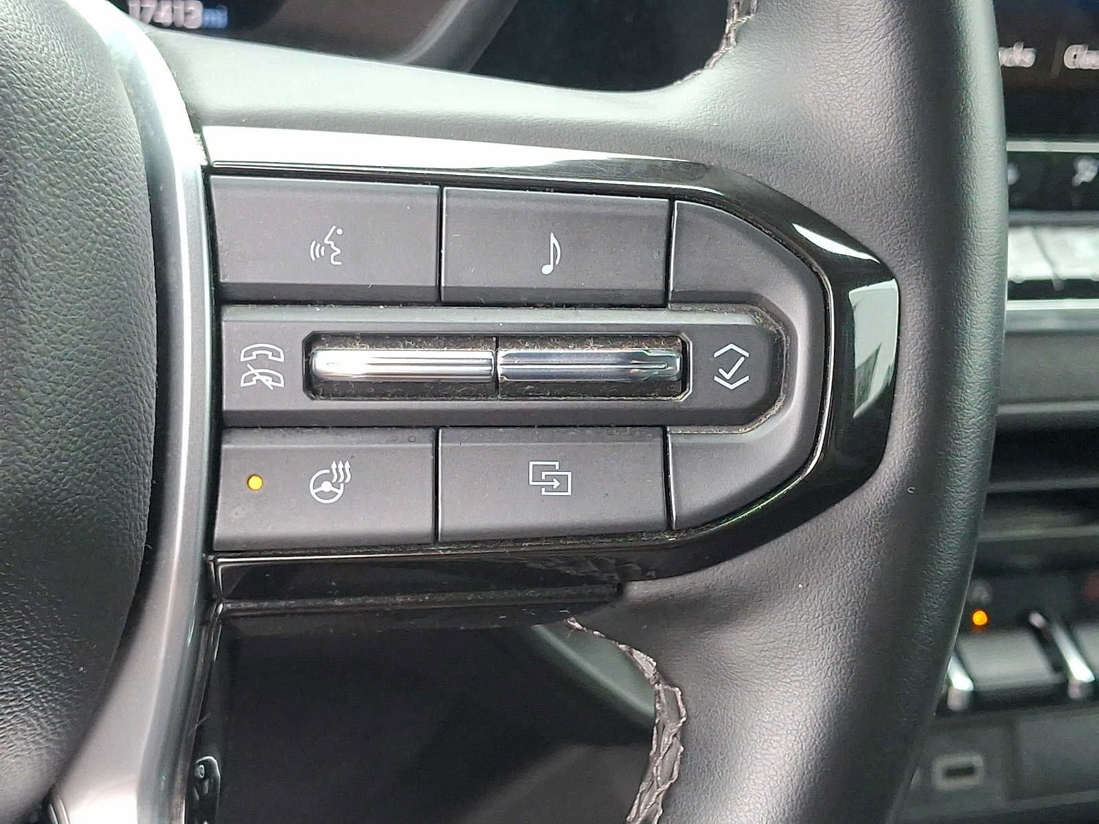 Used 2025 Chevrolet Colorado Trail Boss AWD/4WD image 22
