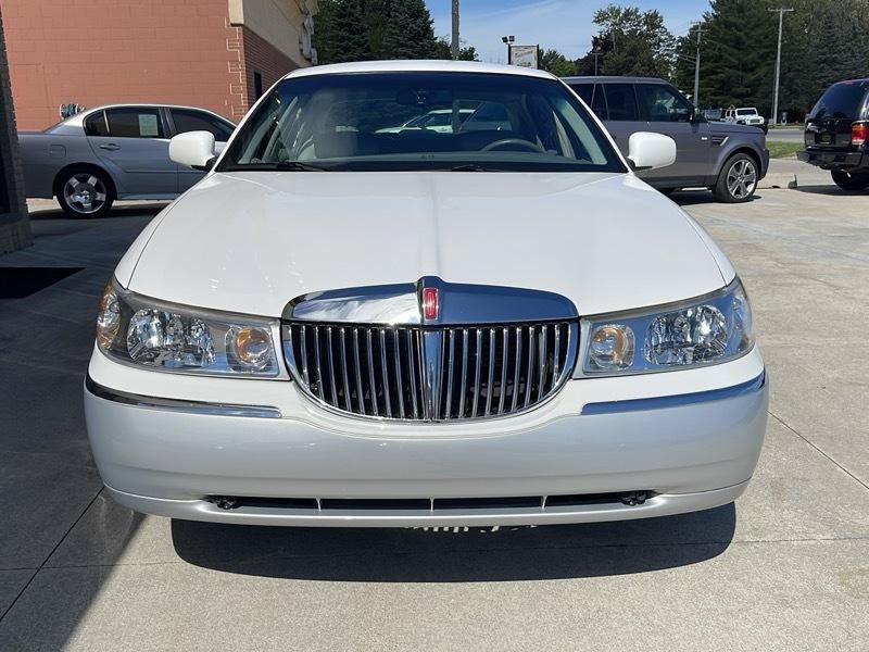 Used 1999 Lincoln Town Car Signature RWD image 6