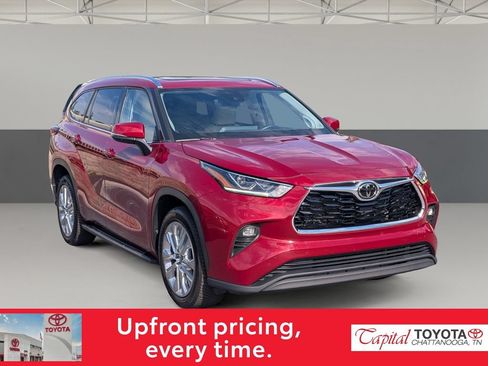 Used 2023 Toyota Highlander Limited FWD image 1