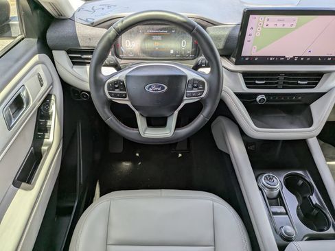Used 2026 Ford Explorer Active w/ Active Comfort Package RWD image 14