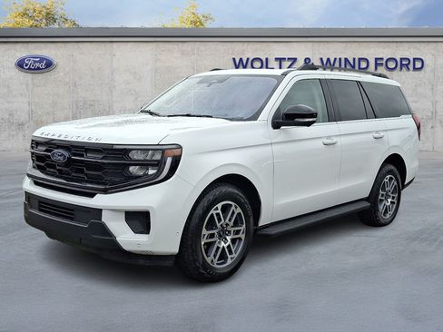 Used 2025 Ford Expedition Active AWD/4WD image 3