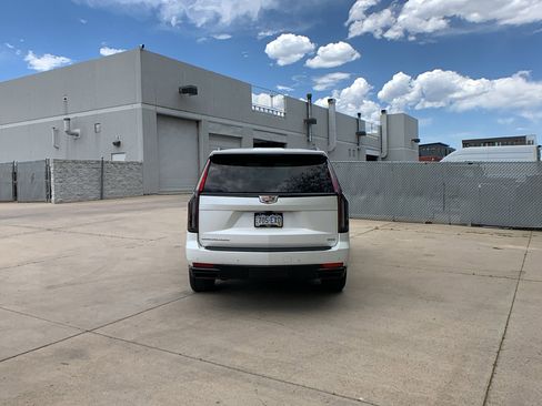 Used 2021 Cadillac Escalade Sport w/ Driver Assist Tech Package AWD/4WD image 4