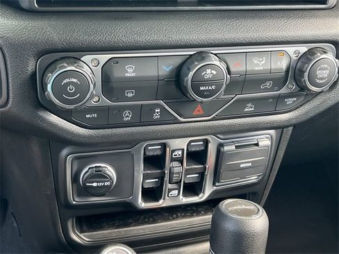 New 2025 Jeep Gladiator Sport image 24