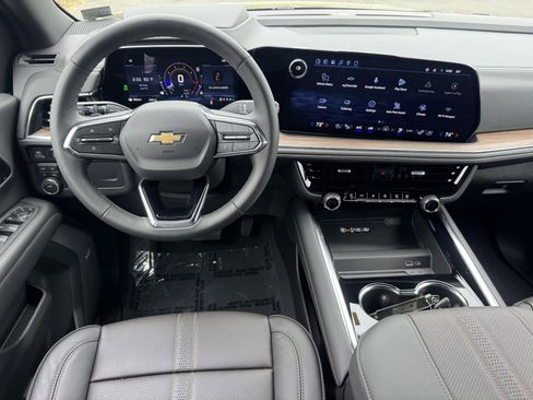 New 2026 Chevrolet Suburban High Country image 8