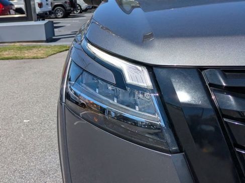 Used 2022 Nissan Pathfinder SV w/ SV Premium Package AWD/4WD image 11