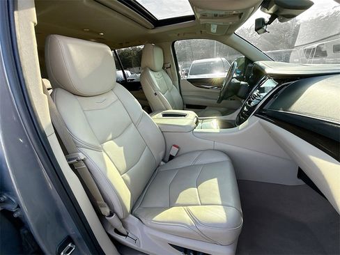 Used 2018 Cadillac Escalade Luxury image 34