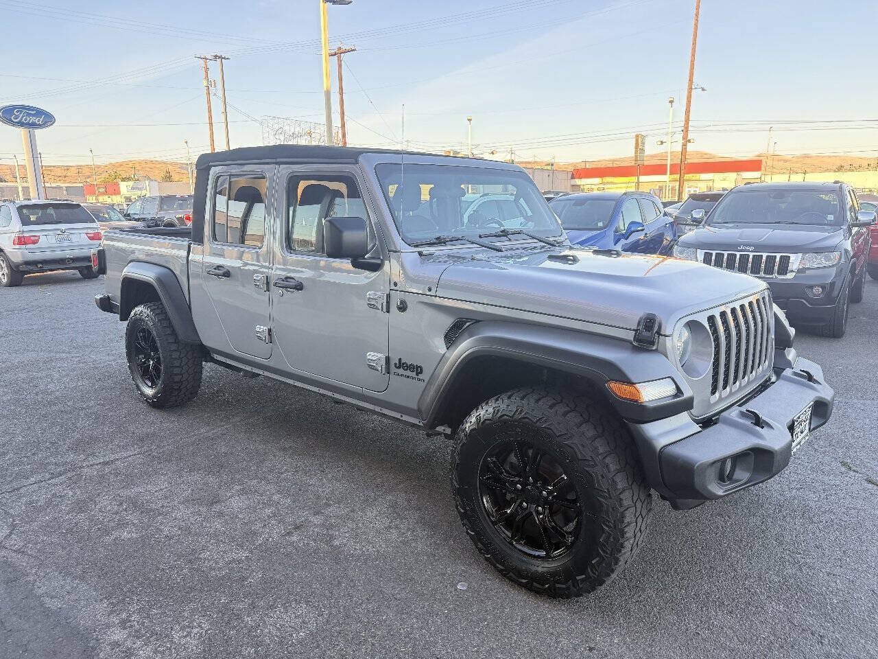Used 2020 Jeep Gladiator Sport w/ Quick Order Package 24S AWD/4WD image 3