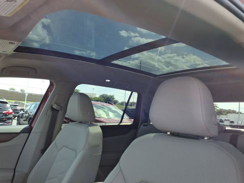 Used 2025 Volkswagen Atlas SE FWD image 25
