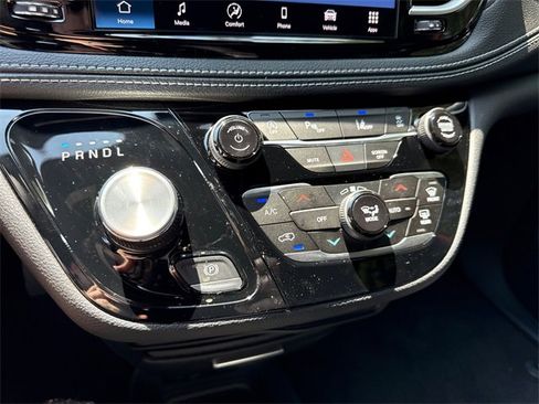 New 2026 Chrysler Pacifica Select image 22