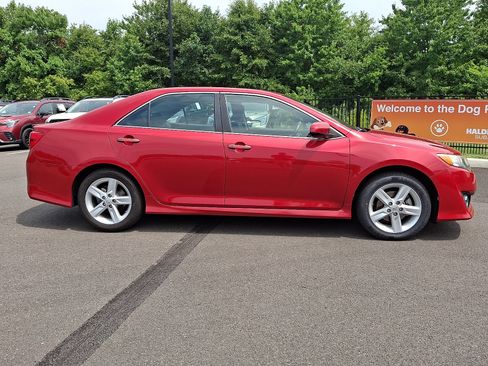 Used 2014 Toyota Camry SE FWD image 8