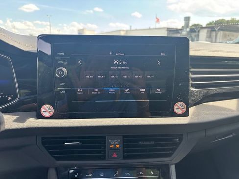 Used 2025 Volkswagen Jetta Sport FWD image 4