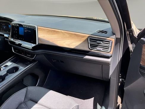 Used 2024 Volkswagen Atlas SE AWD/4WD image 30