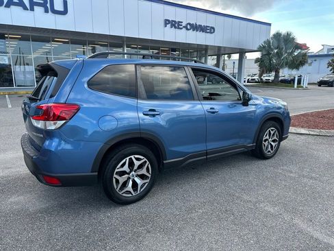 Used 2020 Subaru Forester Premium image 3