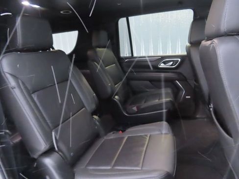 Used 2024 Chevrolet Suburban LT w/ Luxury Package image 30