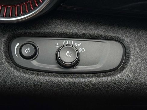 Used 2025 Chevrolet Trax RS w/ Driver Confidence Package image 19