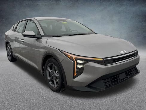 New 2025 Kia K4 LXS image 2