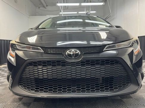 Used 2021 Toyota Corolla LE w/ LE Convenience Package FWD image 2