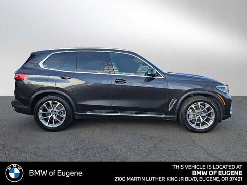 Used 2023 BMW X5 xDrive40i w/ Premium Package image 2