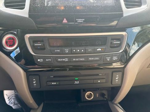 Used 2017 Honda Pilot Touring image 15