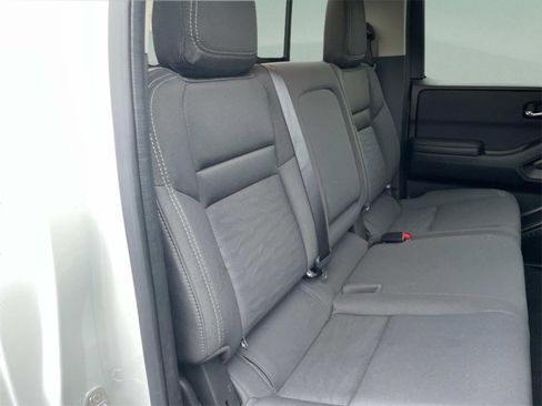 Used 2024 Nissan Frontier SV w/ SV Convenience Package image 18