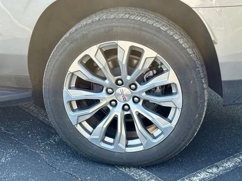 Used 2023 GMC Yukon XL Denali AWD/4WD image 31