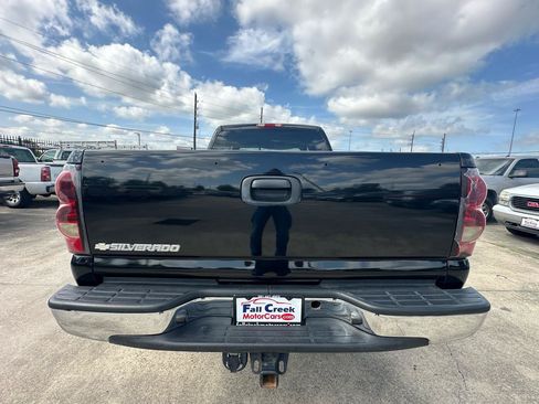 Used 2006 Chevrolet Silverado 2500 LT w/ Onstar Plus Package AWD/4WD image 4