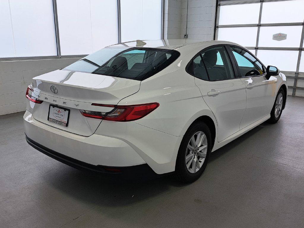 Used 2025 Toyota Camry LE FWD image 5