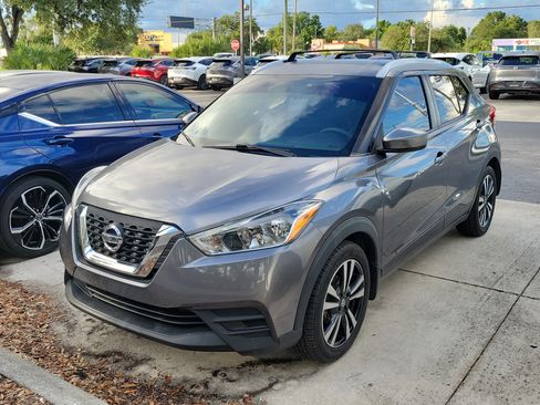 Used 2019 Nissan Kicks SV w/ Exterior Package FWD image 2