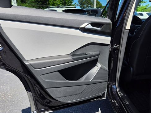 Certified 2023 Volkswagen Taos SE w/ Panoramic Sunroof Package FWD image 50