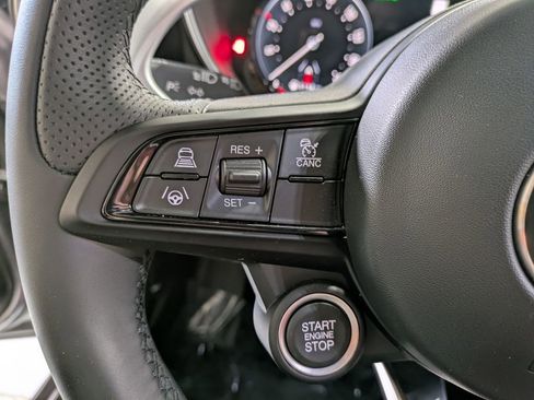 Used 2025 Alfa Romeo Giulia w/ Driving Assist Package RWD image 17