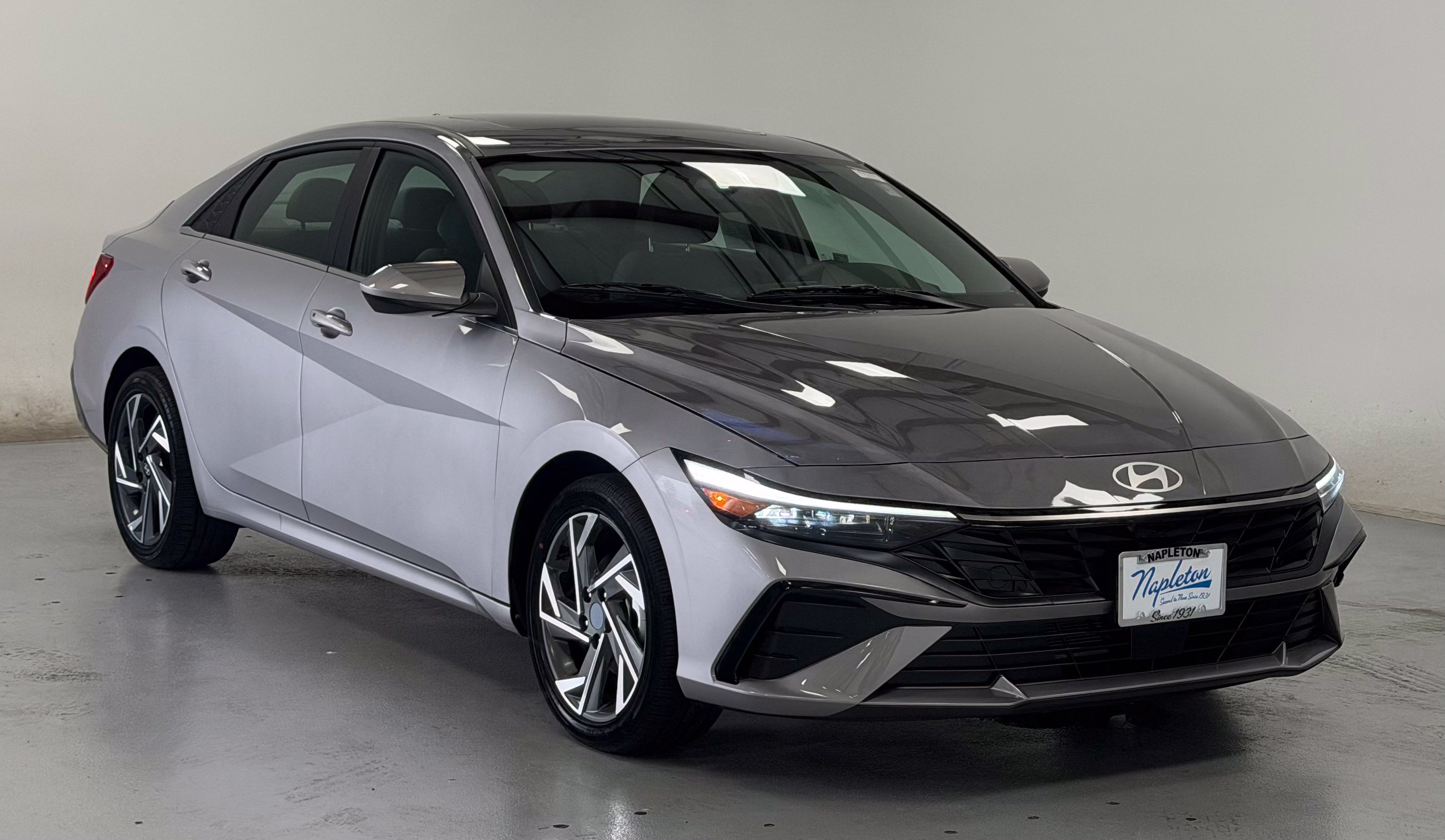 Used 2025 Hyundai Elantra SEL FWD image 6