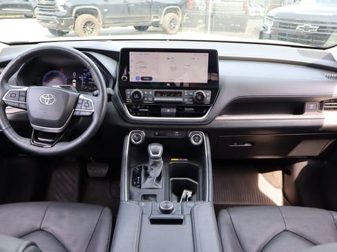 Used 2024 Toyota Grand Highlander AWD image 15