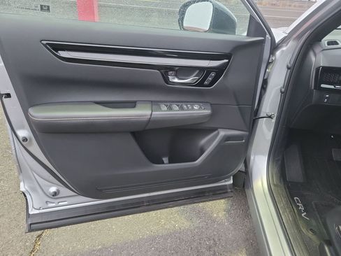 Used 2025 Honda CR-V Sport Touring image 11
