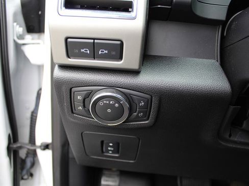 Used 2016 Ford F150 Lariat image 17