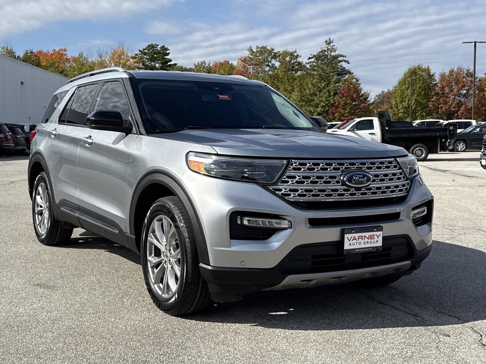 Used 2024 Ford Explorer Limited AWD/4WD image 3
