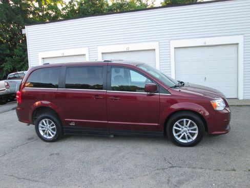 Used 2018 Dodge Grand Caravan SXT FWD image 6