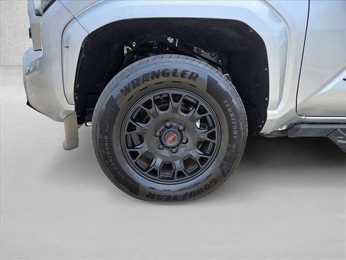Used 2025 Toyota Tacoma SR5 AWD/4WD image 23