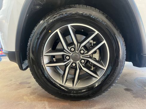 Used 2022 Jeep Grand Cherokee Limited image 10