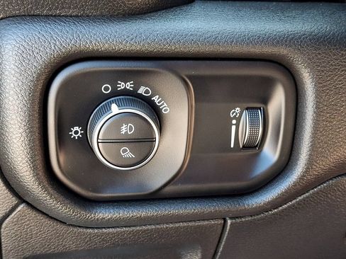Used 2022 RAM 1500 Big Horn AWD/4WD image 24