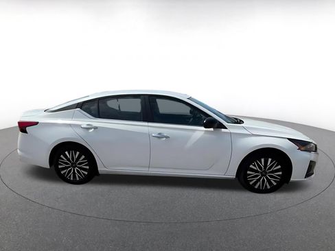 Used 2025 Nissan Altima 2.5 SV FWD image 16