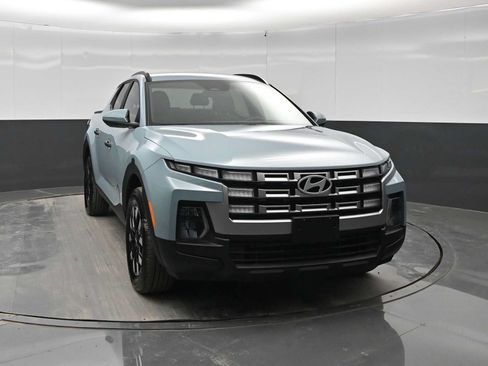 Certified 2025 Hyundai Santa Cruz SEL FWD image 2