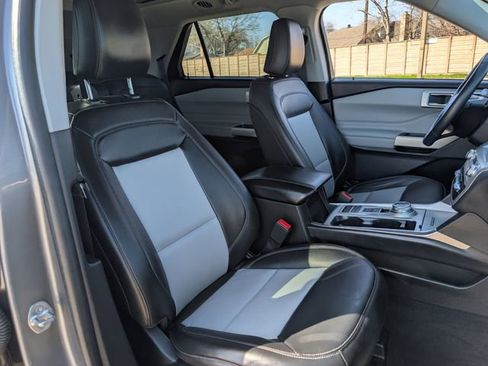 Used 2022 Ford Explorer XLT w/ Equipment Group 202A image 23