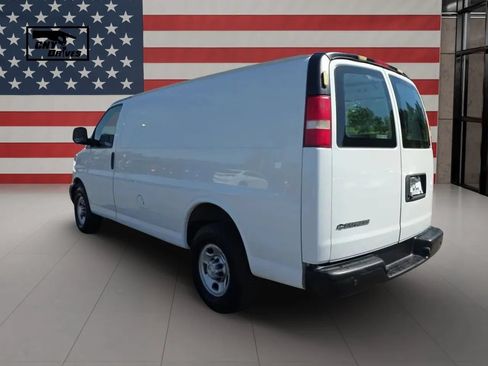 Used 2018 Chevrolet Express 2500 w/ Driver Convenience Package RWD image 7